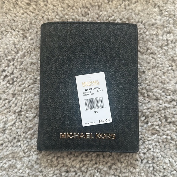 Michael Kors purse - Picture 4 of 6